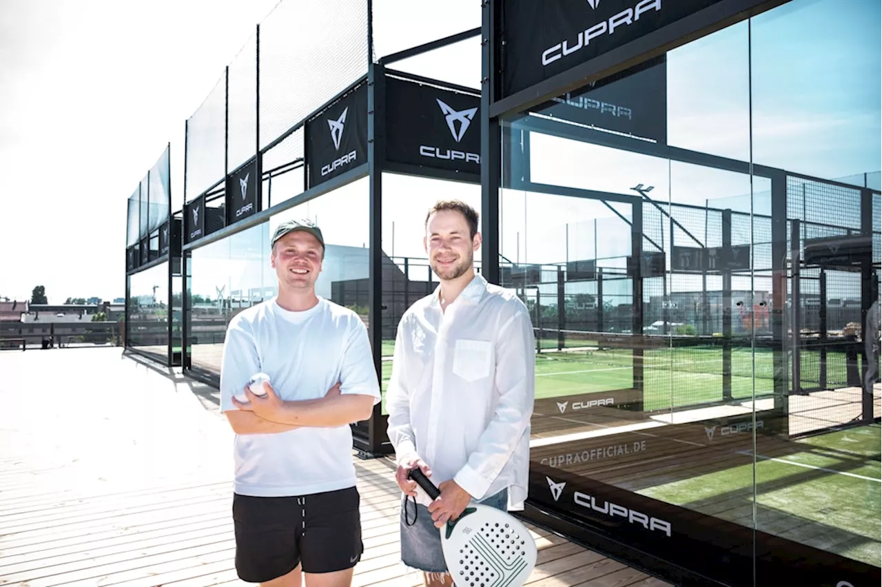 Zwei junge Gründer bringen die Trendsportart Padel-Tennis auf ein Berliner Dach