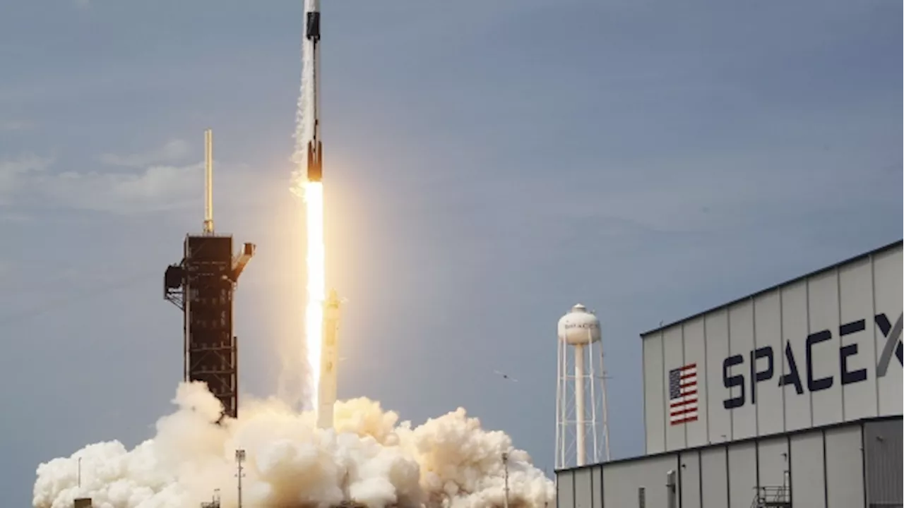 SpaceX Weighs Plan to Sell Shares Valuing Firm at $200 Billion