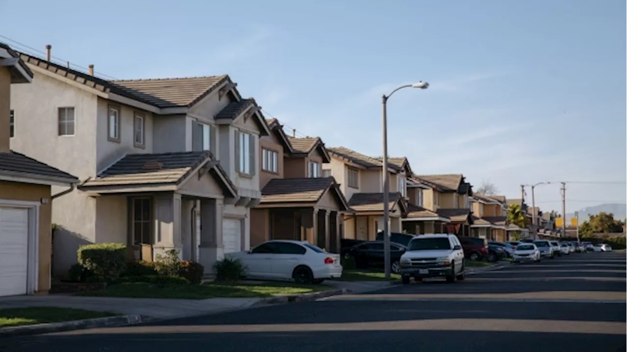 U.S. mortgage rates fall below 7 per cent for first time since early April