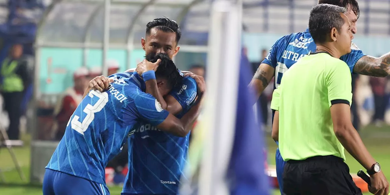 Persib Bandung Kena Denda Rp50 Juta Gara-gara Suporter Masuk Lapangan