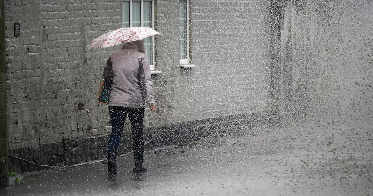 Scotland rain warning extended by Met Office as 'heavy bursts' expected to hit