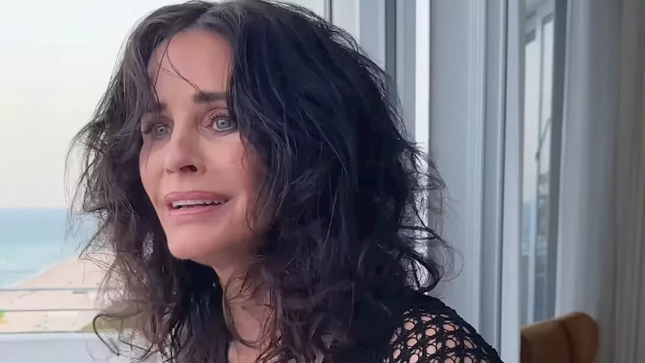 Courteney Cox recreates famous scene from Friends in fun video