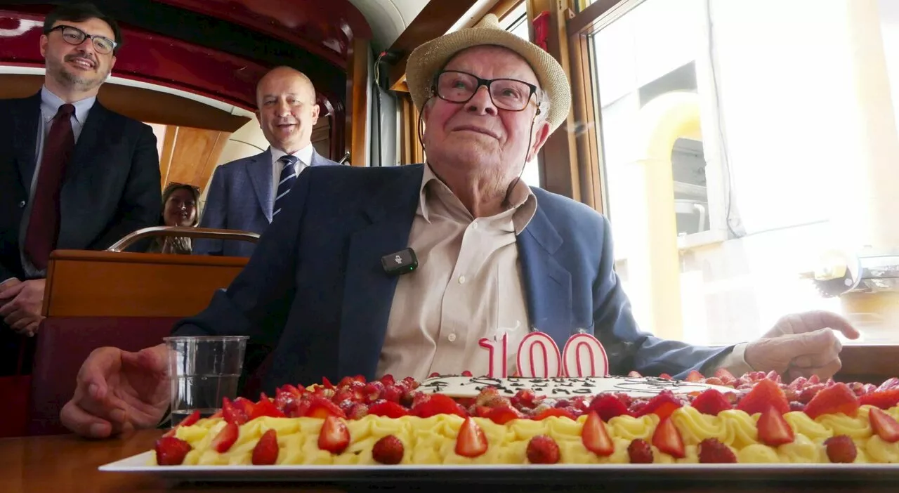 Atac, ex tranviere Emilio Polidori compie 100 anni: l'azienda lo festeggia con torta e giro in tram. «Mi ricor