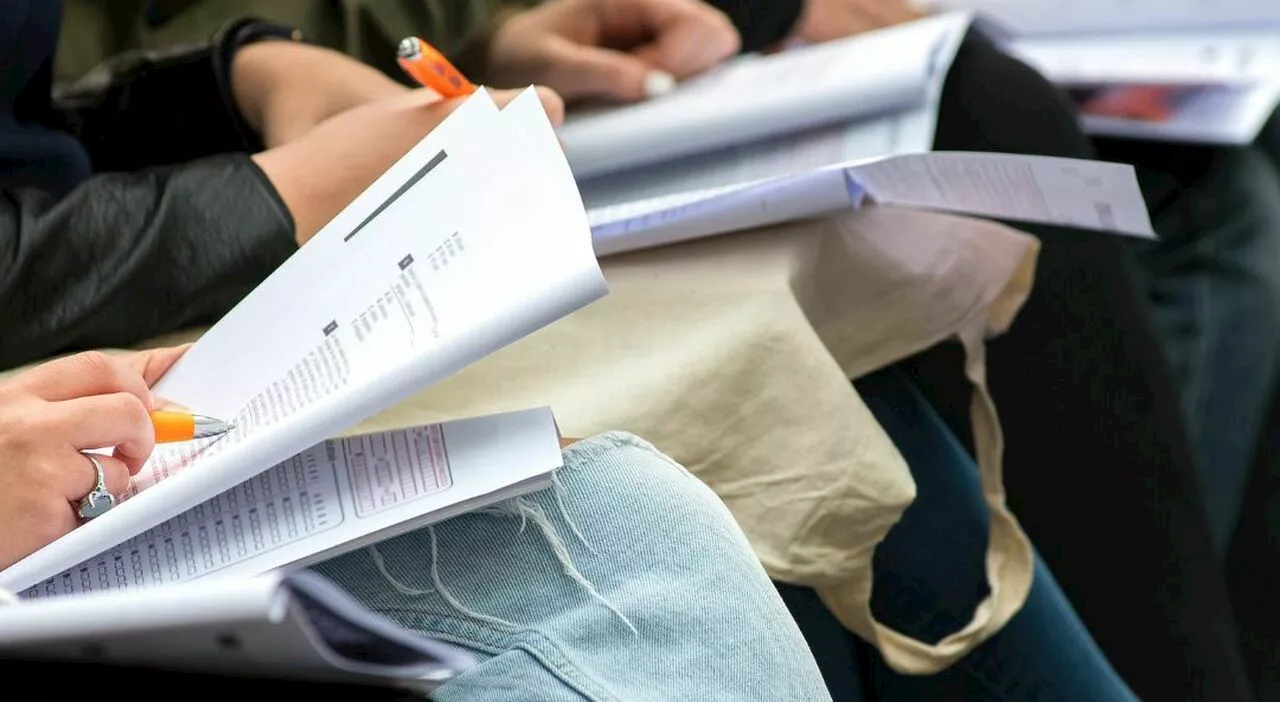 Concorso dirigenti scolastici 2024, cominciano le prove preselettive: cinquanta domande in 75 minuti