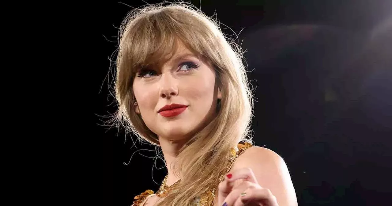 Taylor Swift suffers awkward wardrobe malfunction on stage as crew run to help