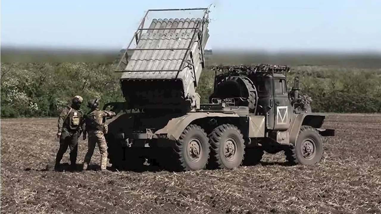 Расчеты РСЗО БМ-21 «Град» уничтожили бронетехнику и склады с боеприпасами ВСУ