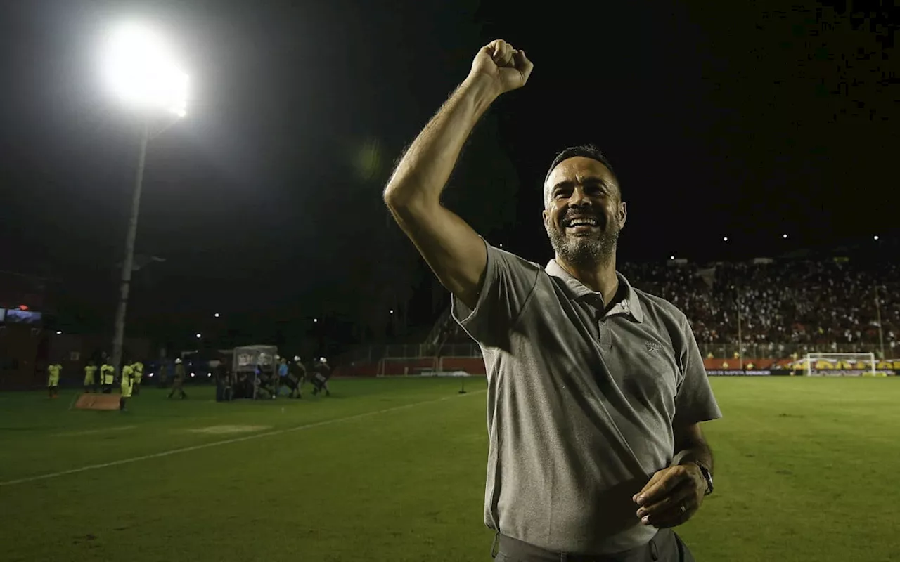 Artur Jorge valoriza atuação do Botafogo e despista sobe afastamentos de Romero e Hernández