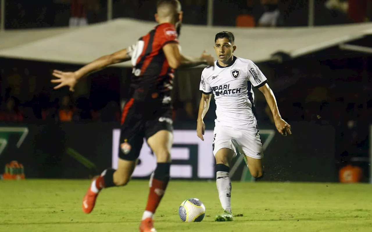 Savarino vira garçom no Botafogo sob comando de Artur Jorge