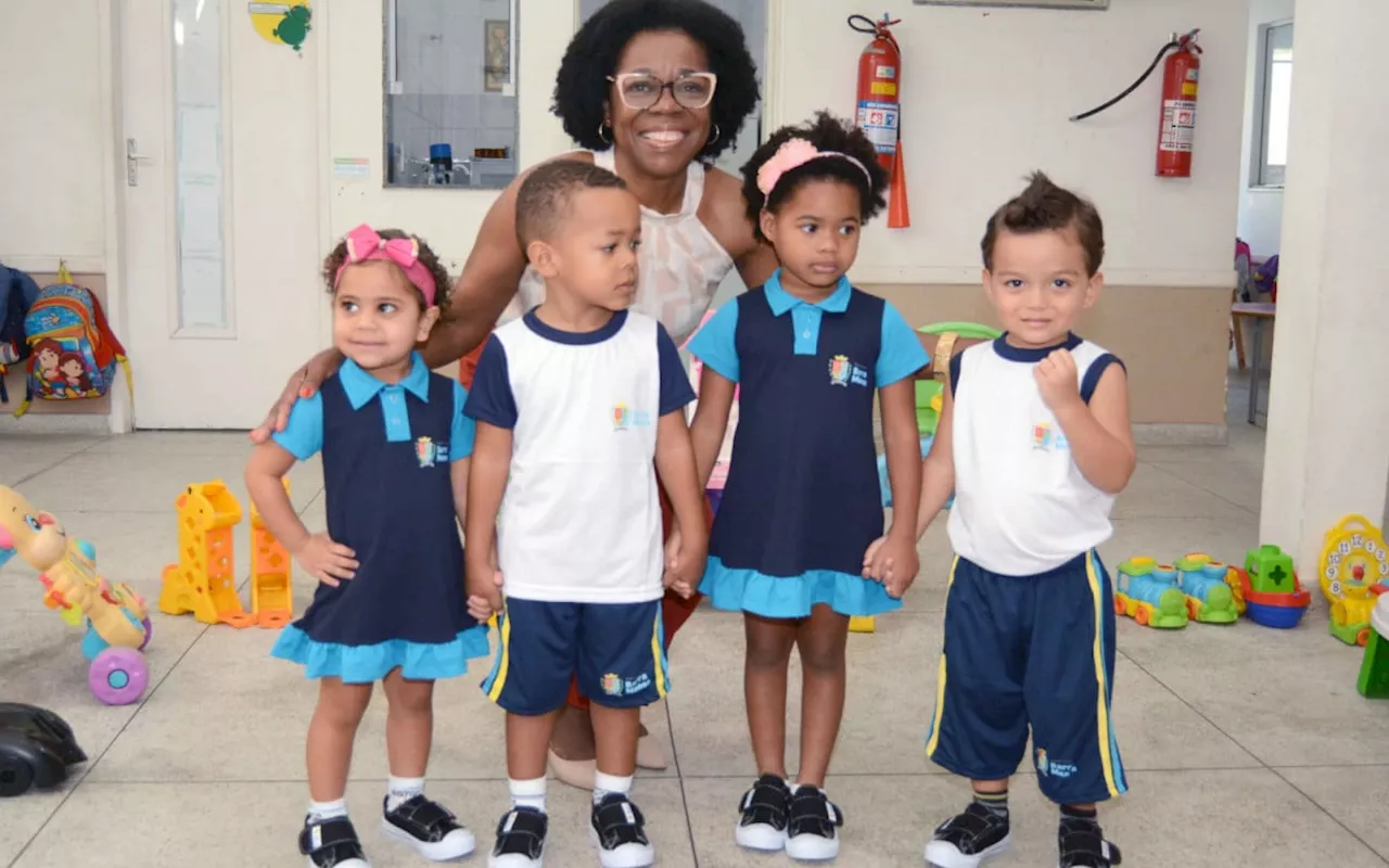 Vice-prefeita Fátima Lima participa de entrega de uniformes e kits escolares na rede municipal