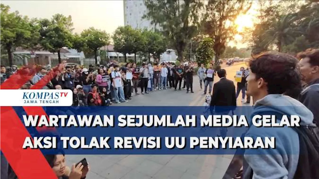 Wartawan Sejumlah Media Gelar Aksi Tolak Revisi UU Penyiaran