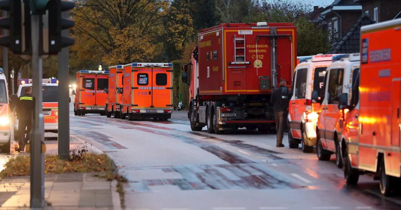 Großbrand im Hamburger Hafen: Feuerwehr warnt vor Rauch