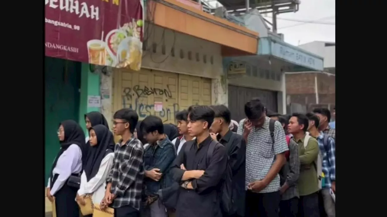 Viral Warung Seblak Buka Lowongan untuk 20 Orang, Pemiliknya Kaget Didatangi Ratusan Pelamar