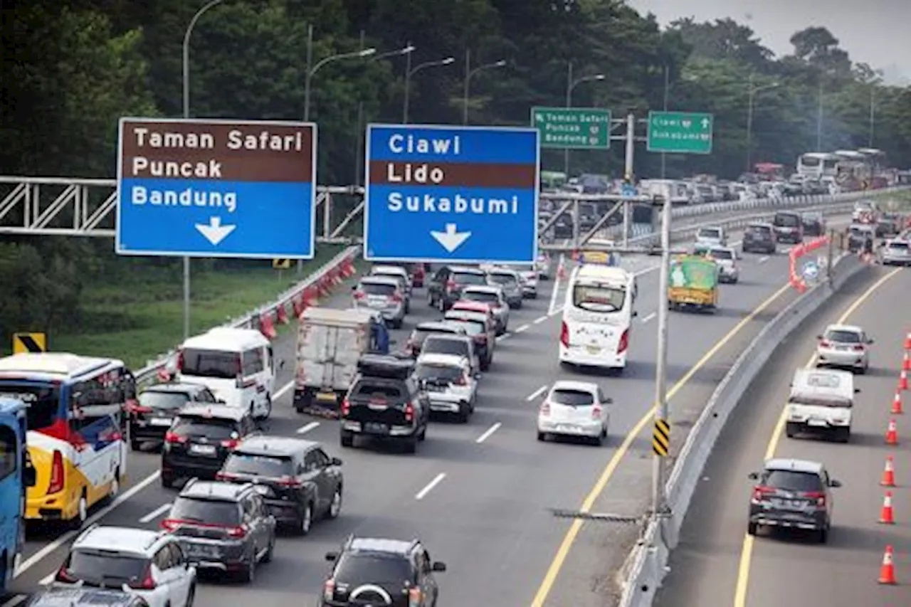 Kepadatan Jalur Puncak Bogor Libur Waisak