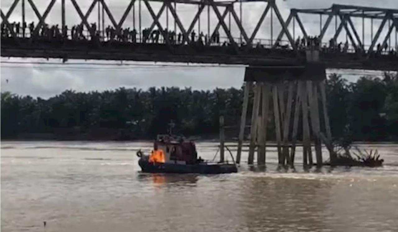 Warga Kesal, Kapal Tunda Tongkang Batu Bara Dilempari Molotov