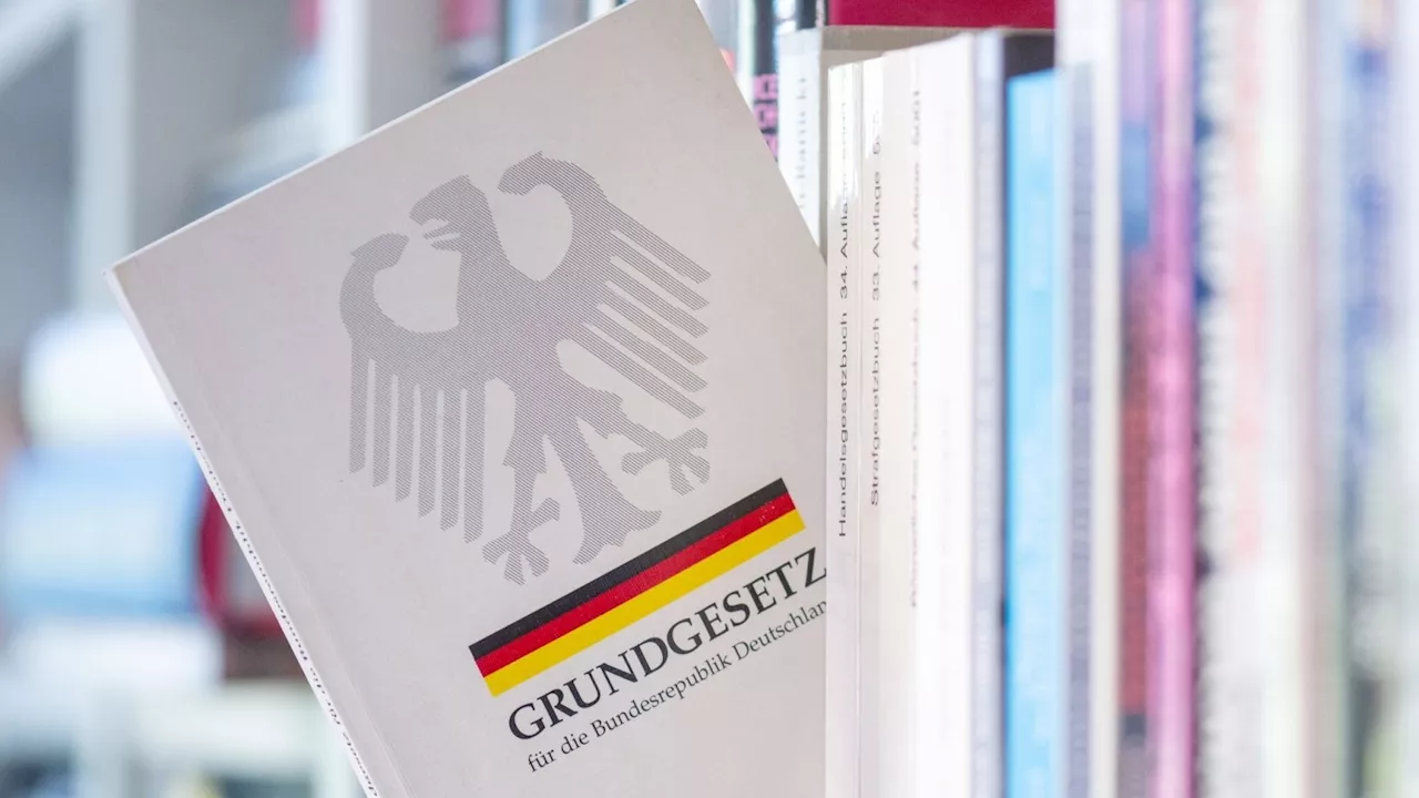 Das Grundgesetz: Wehrhaft, aber keineswegs unüberwindbar