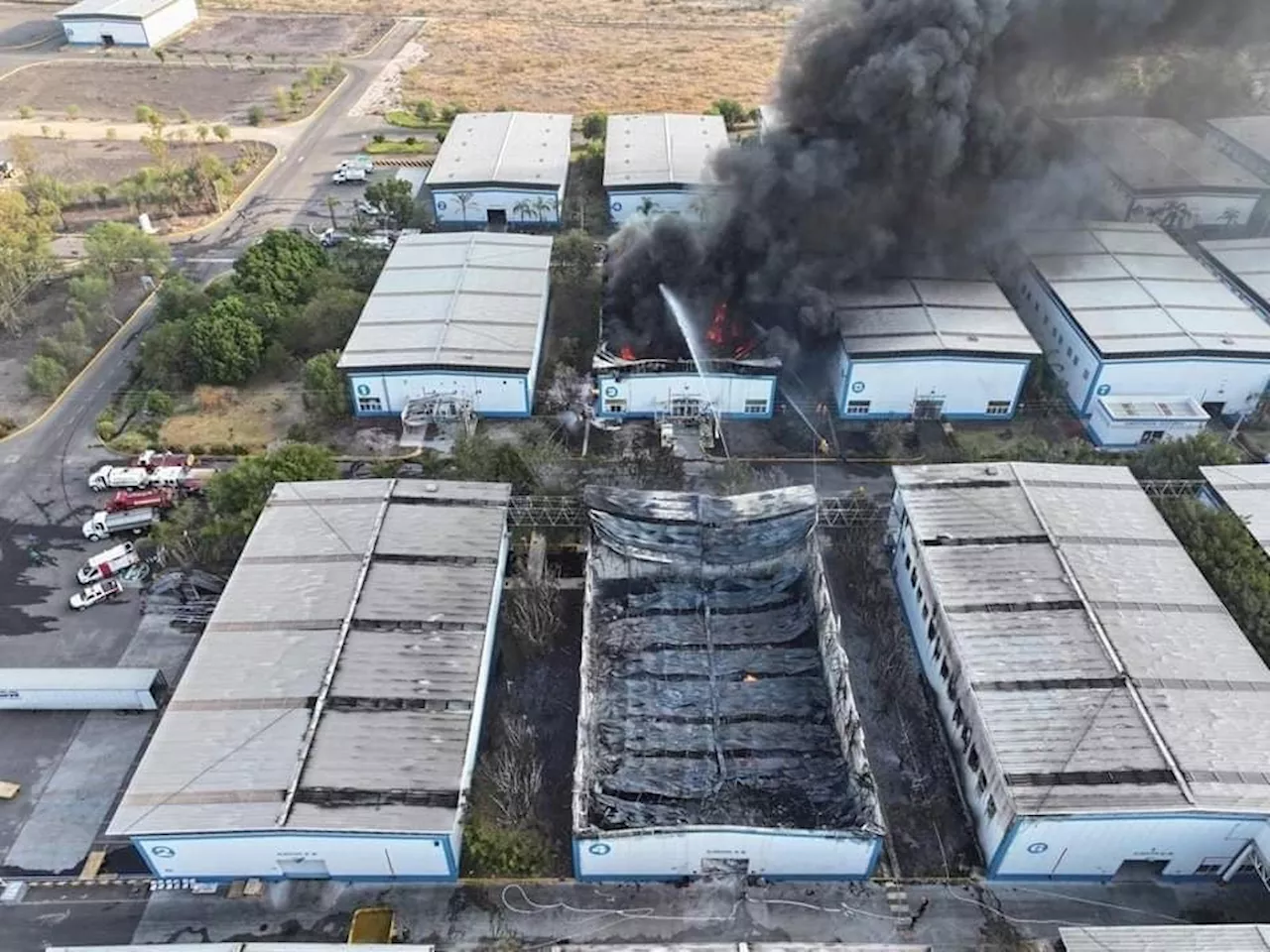 Este fue el resultado del incendio en bodegas de Sayer Lack entre Guanajuato y Querétaro