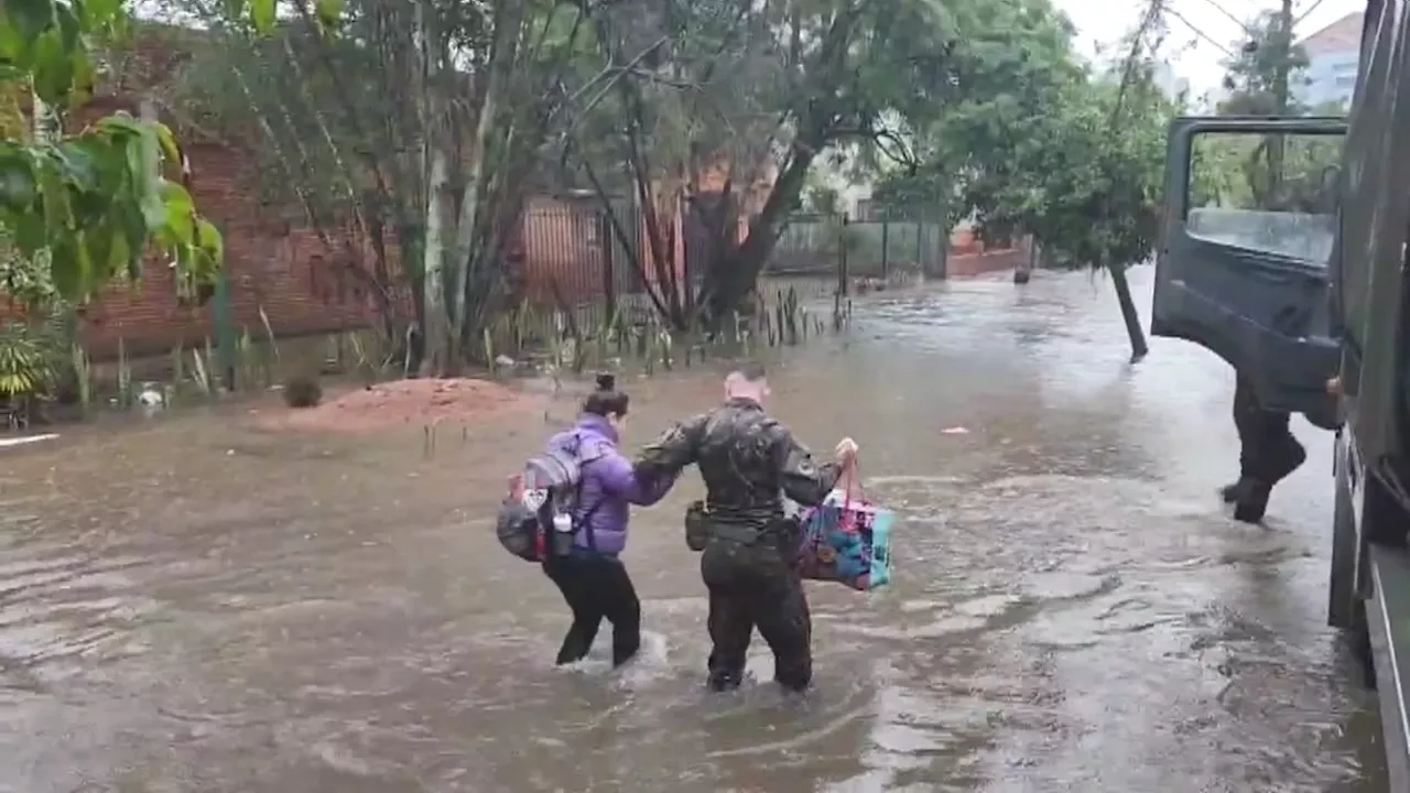 Bueiros entupidos e bombas com defeito pioram quadro de Porto Alegre após chuva