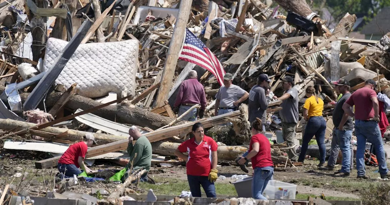 Clima extremo amenaza a Iowa, donde tres poderosos tornados causaron daños millonarios