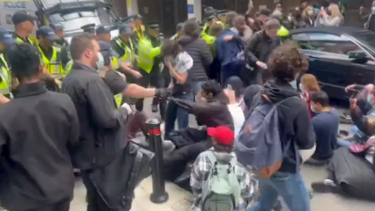 Oxford: Police move in after pro-Palestinian protesters sit-in at university building