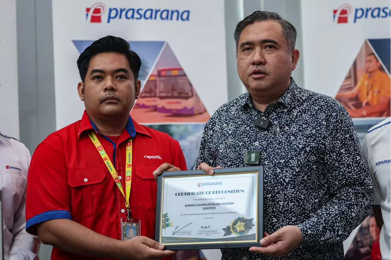 Monorail operator gets award from Transport Minister for actions during KL tree collapse