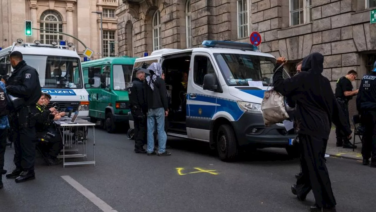 Berlin: Polizei erklärt Besetzung des Humboldt-Gebäudes für beendet