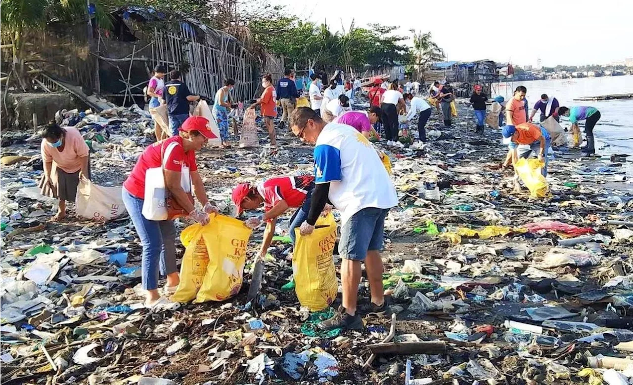 Rotarians lead coastal cleanup drive