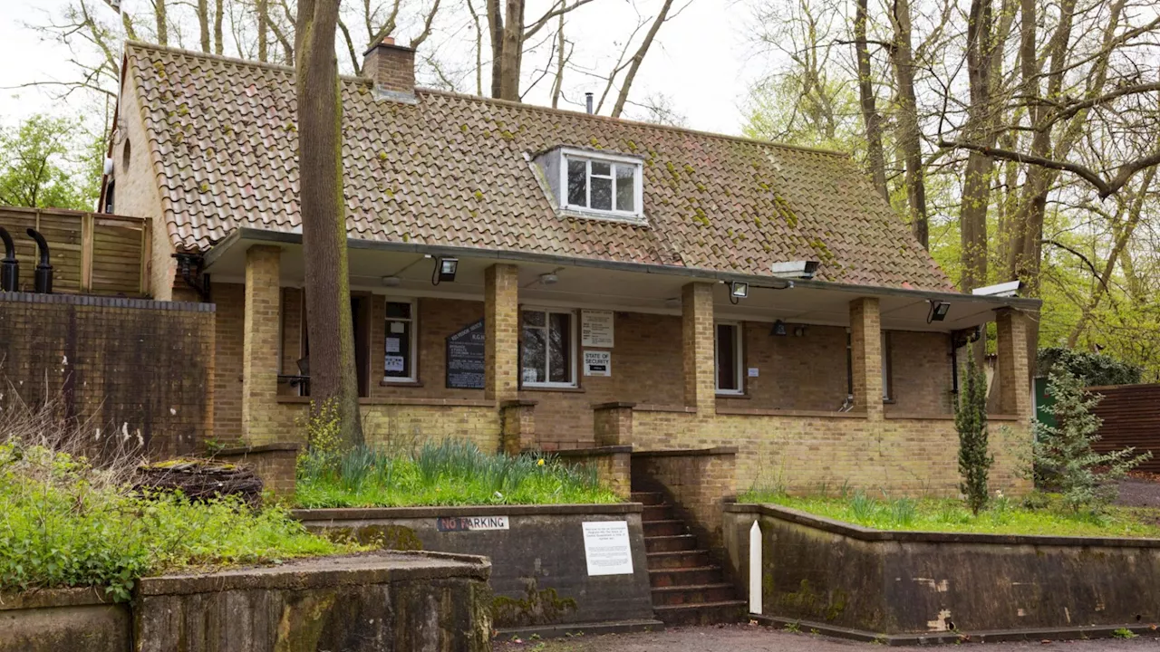 Inside 1950s home that looks normal from outside but hides incredible secret behind closed doors & can...