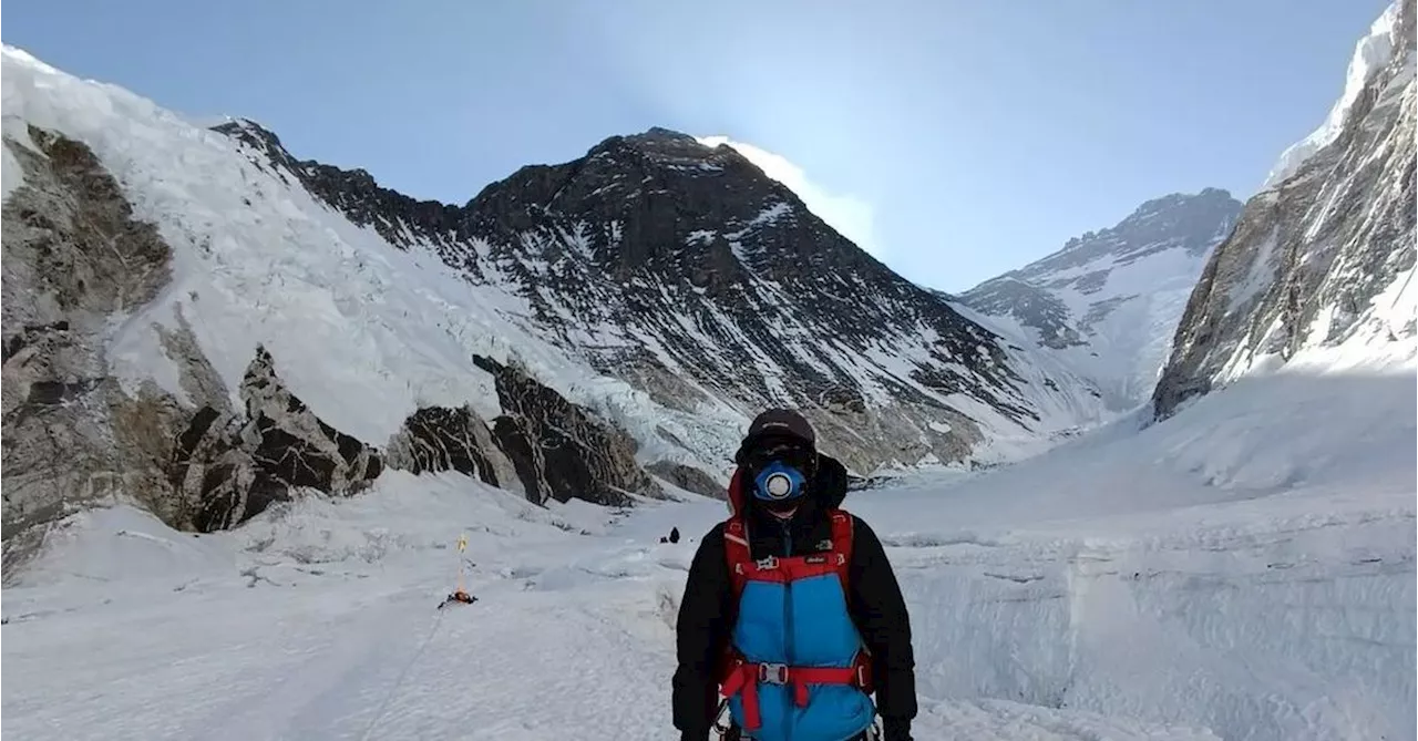 Kenyan mountaineer dead and Nepali sherpa missing after trying to summit Everest without supplemental oxygen