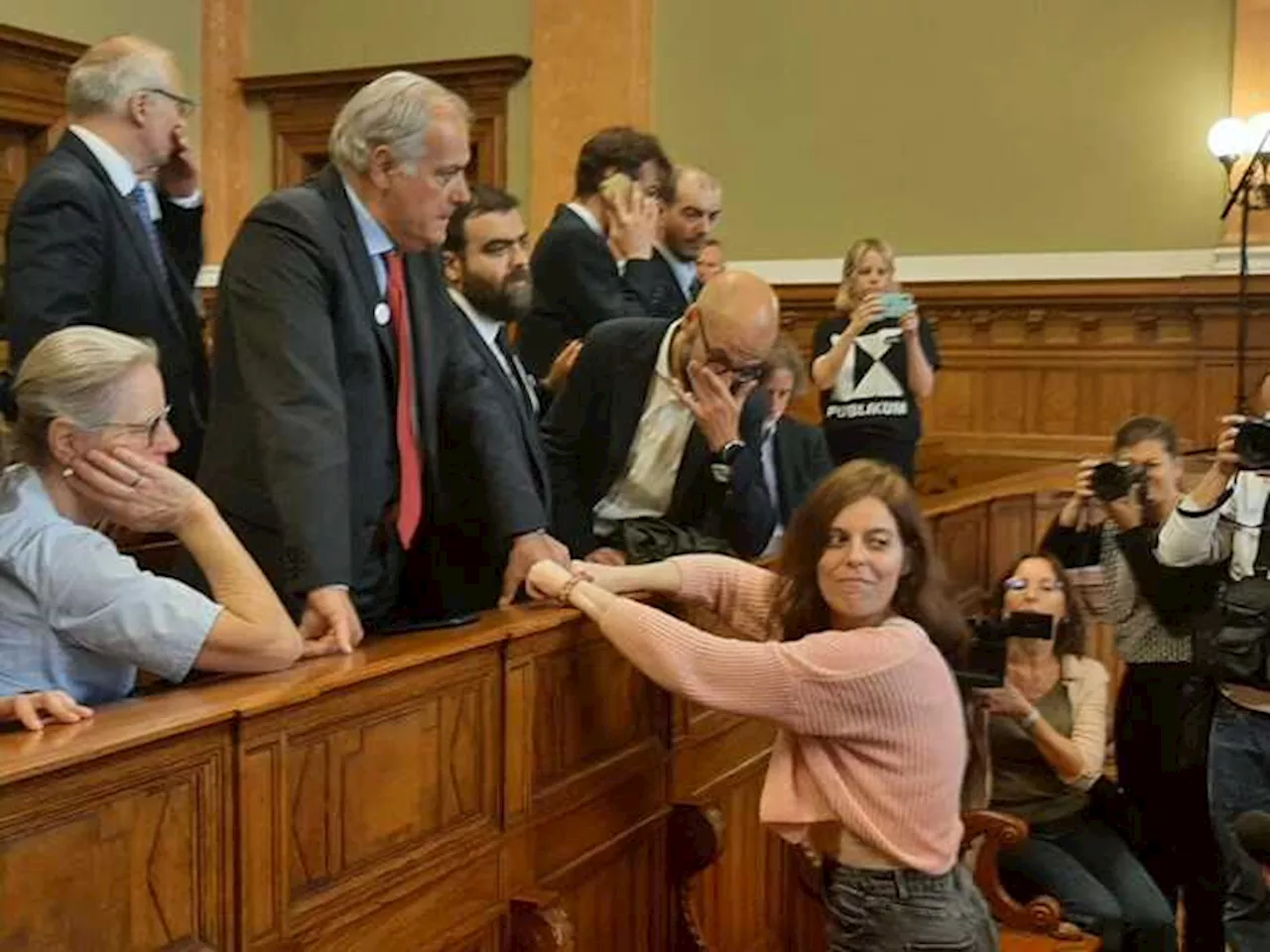 Ilaria Salis in Budapest court unchained for 1st time