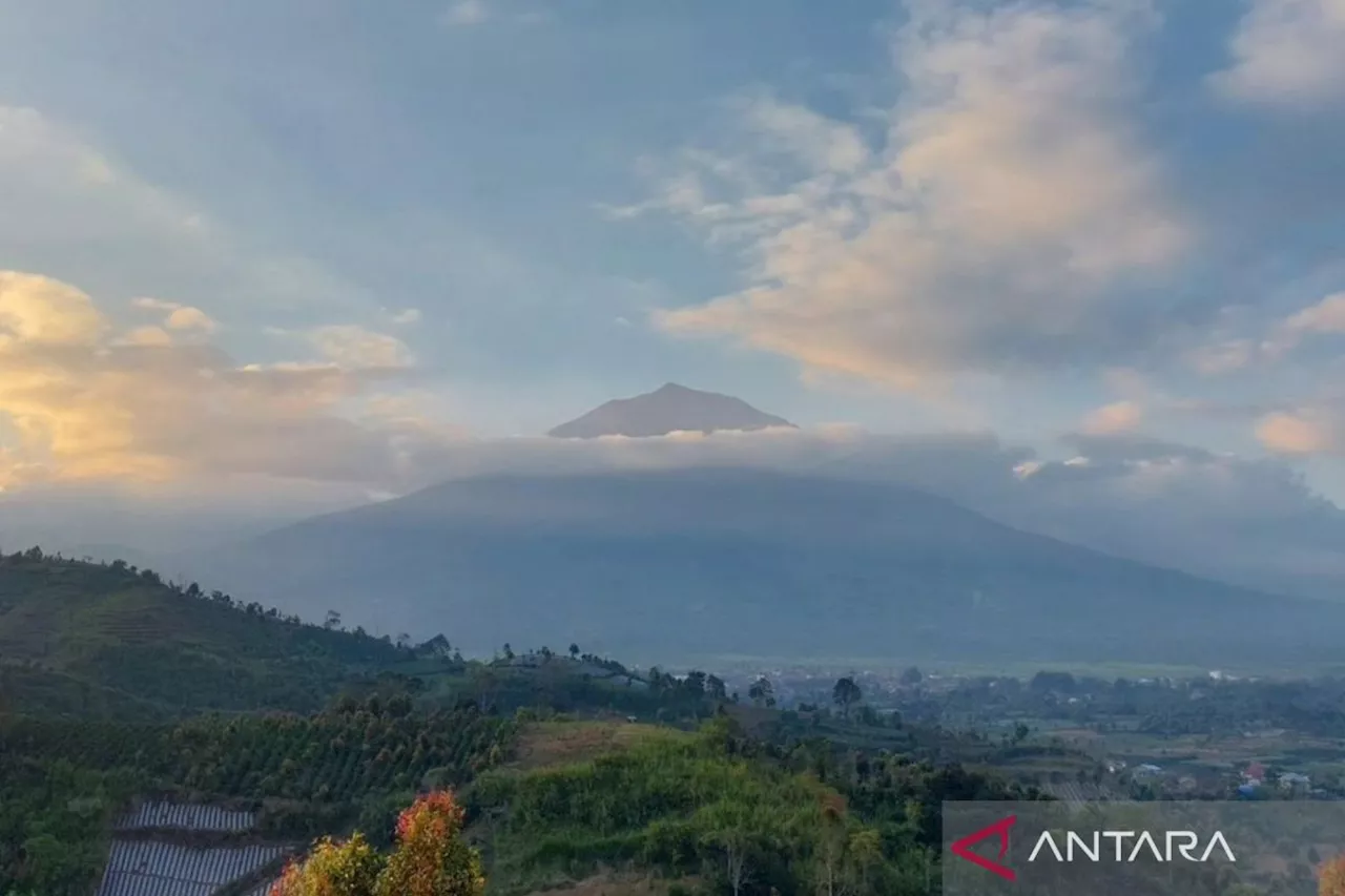 Tim pencari temukan pendaki yang tersesat di Gunung Kerinci