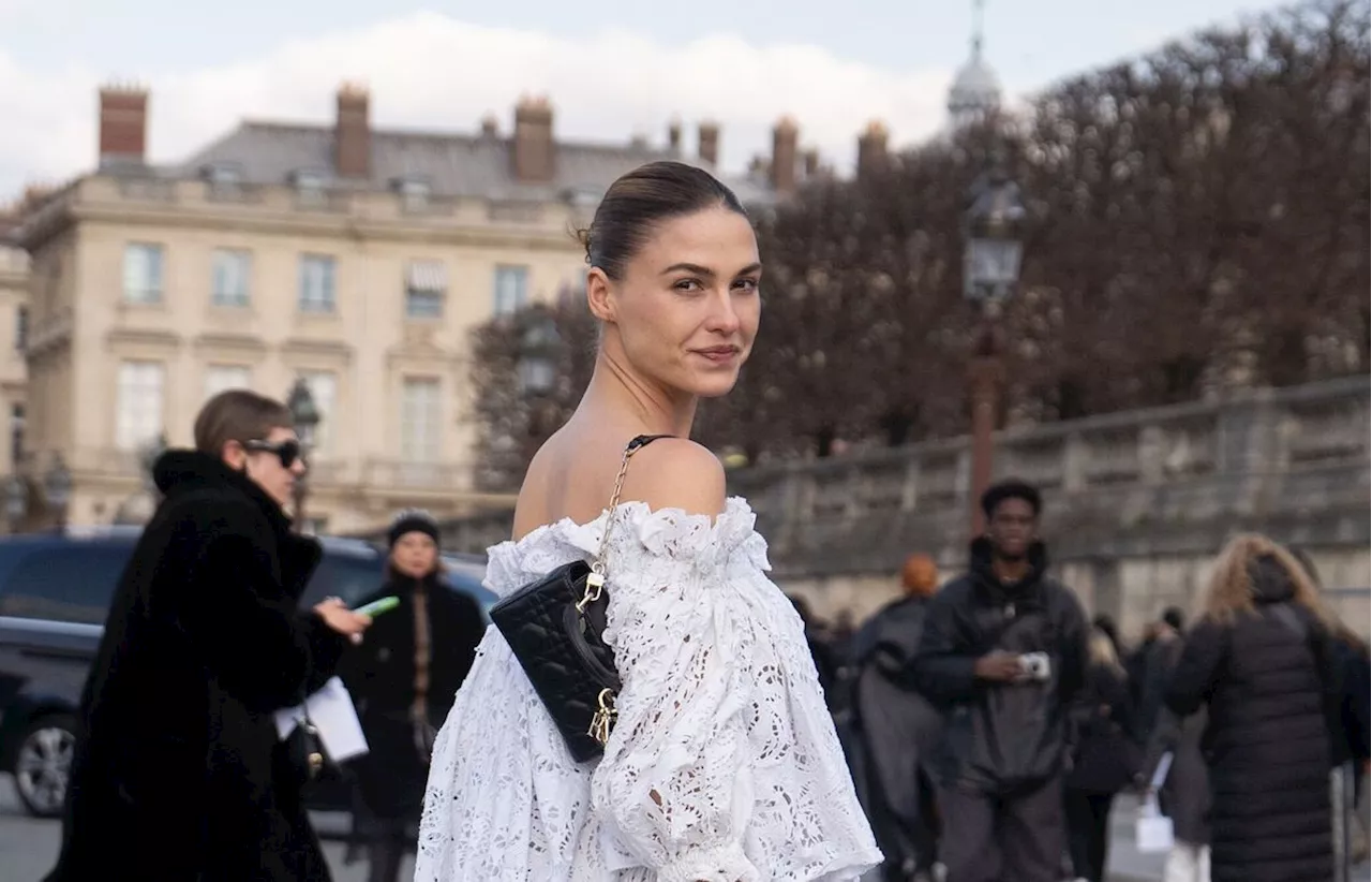 Exit la robe taille basse, cette robe ample devient l’indispensable de cet été