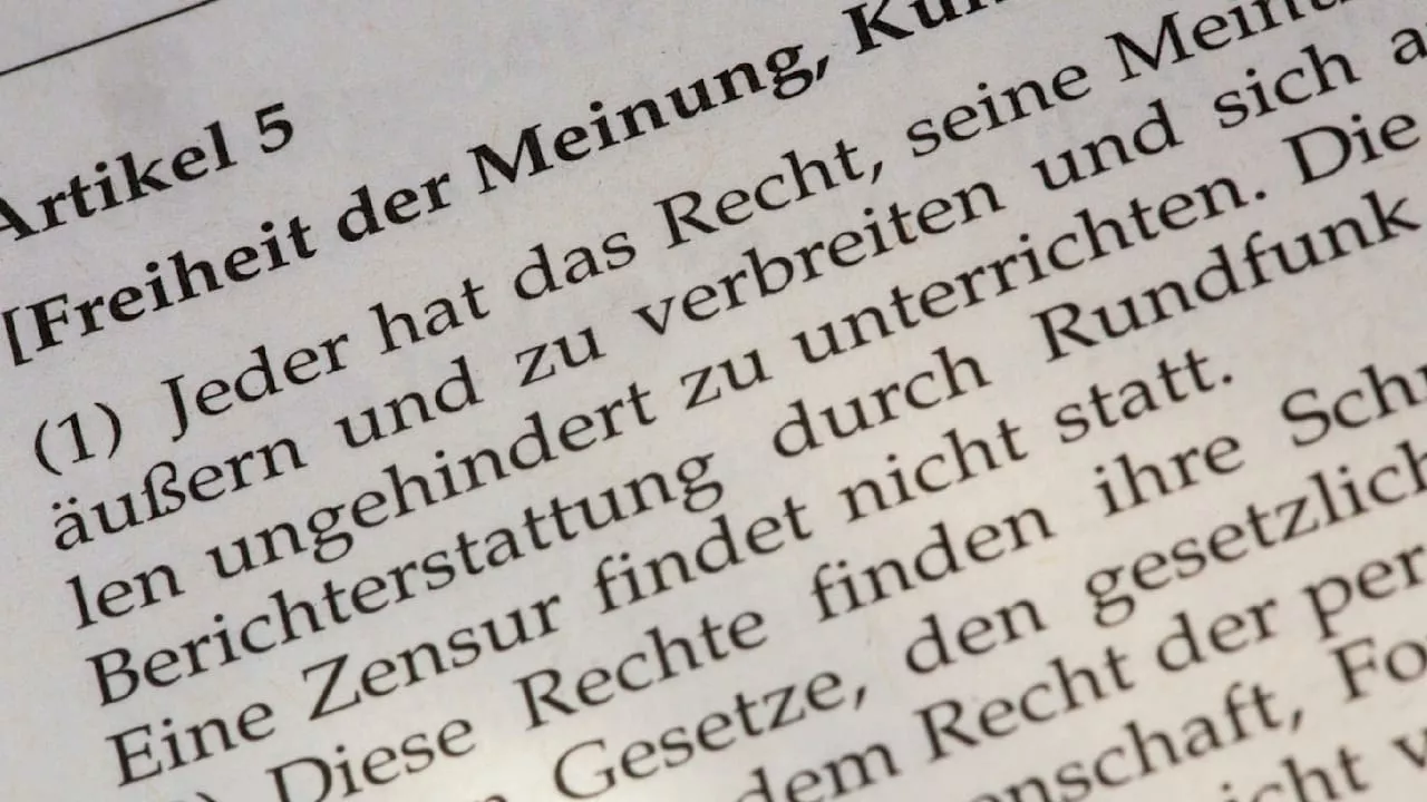 Verfassungsexperte schlägt Alarm: Der Staat schränkt die Meinungsfreiheit ein