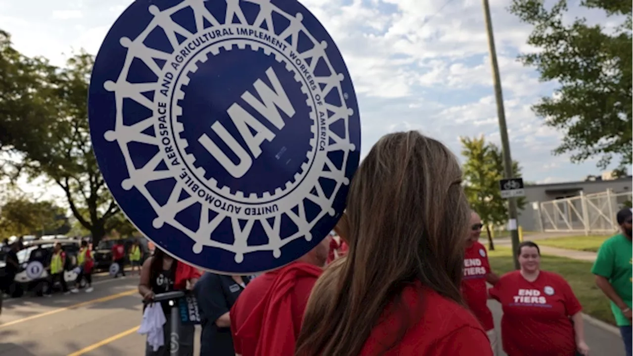 UAW Urges US to Overturn Mercedes-Benz Loss on Accusations of Union Busting