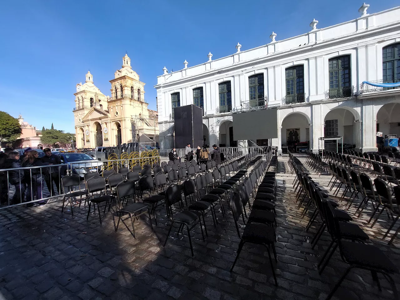 En el medio de las versiones de cambios de ministros, Javier Milei viaja a Córdoba con todo su Gabinete