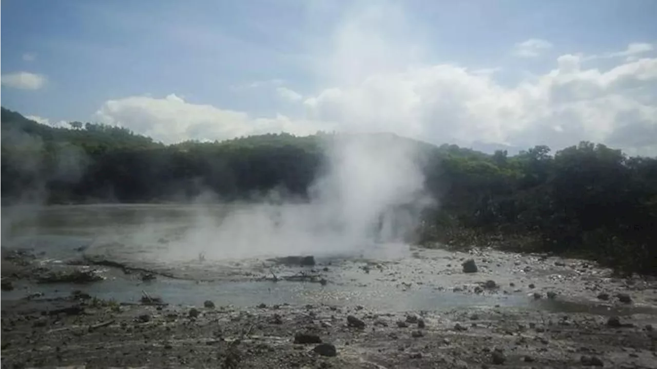 Kawah Nirwana di Lampung Erupsi, Keluarkan Pasir Hingga Dentuman