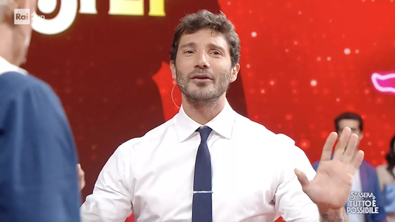 Stasera tutto è possibile, le pagelle: De Martino scivola (voto 5), Stokholma «miglior scioglilingua» (voto 8)