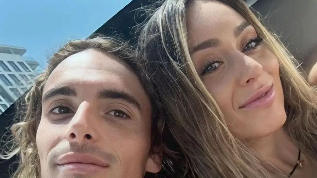 Tsitsipas e Badosa tornano insieme. Il tennista greco: «Paula è la mia donna» e spiega cos'è successo