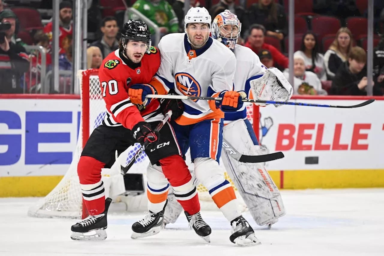 Chicago Blackhawks acquire picks 18, 50 from New York Islanders for picks 20, 54, 61