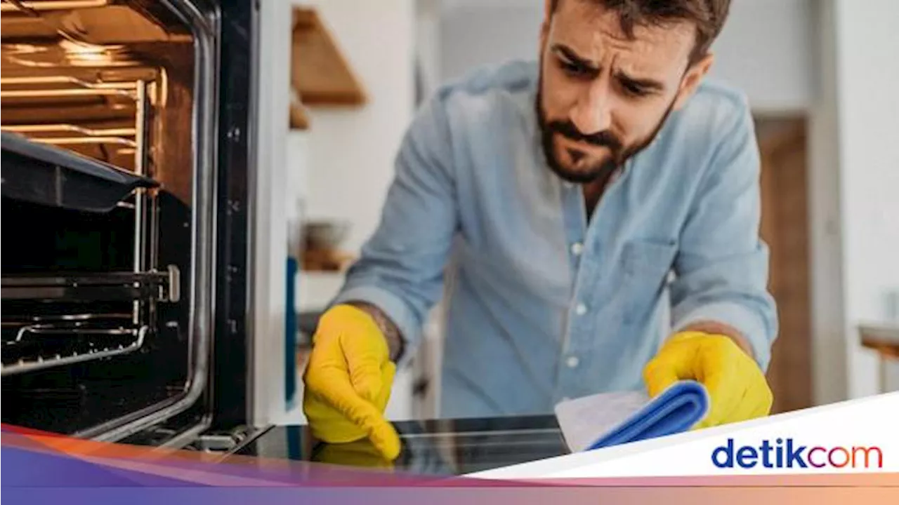 Cara Bersihkan Pintu Kaca Oven dari Noda Masakan