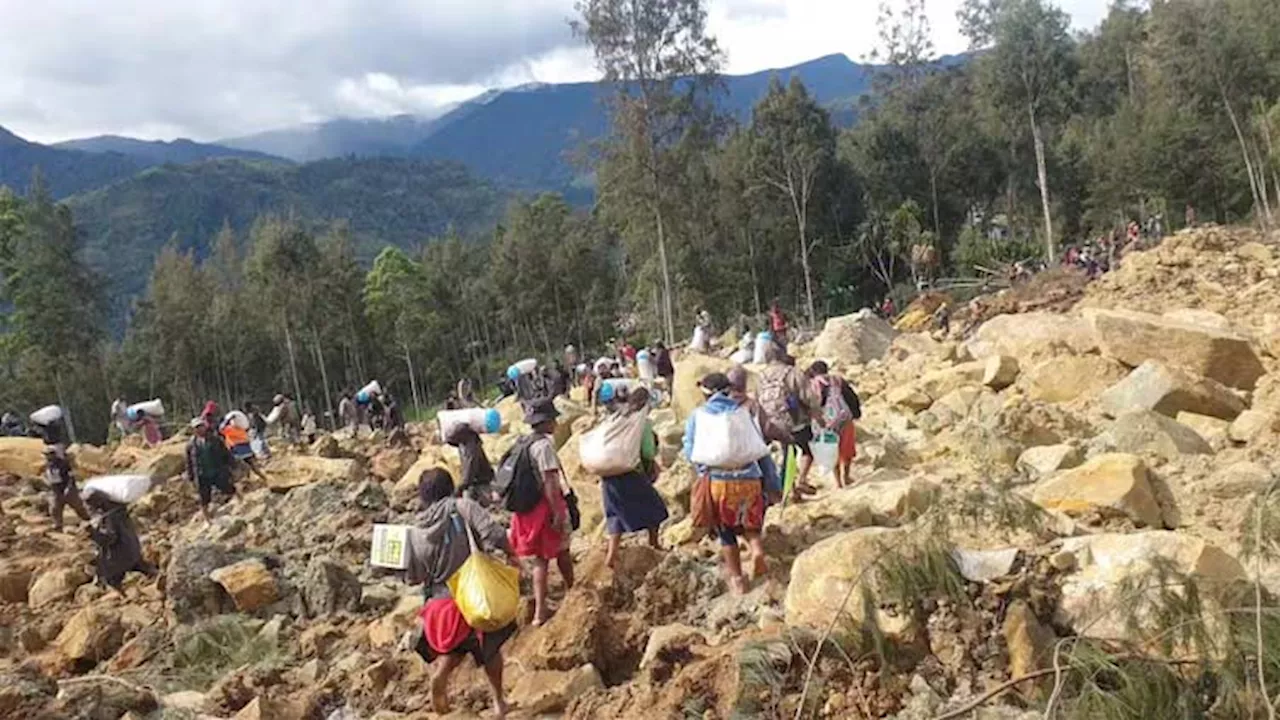 Hundreds feared dead after landslide flattens remote Papua New Guinea village