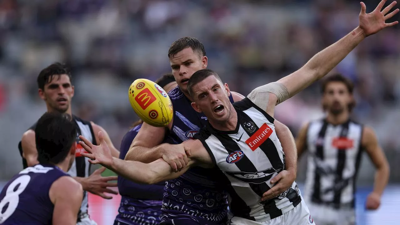 LIVE AFL: New-look Pies make five swaps to face Dockers in quest to extend unbeaten run