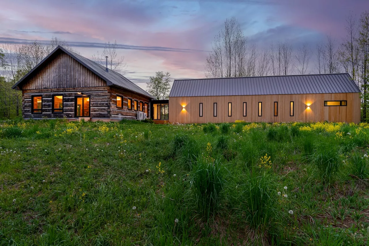 A ‘rough-lux’ retreat in rural Ontario