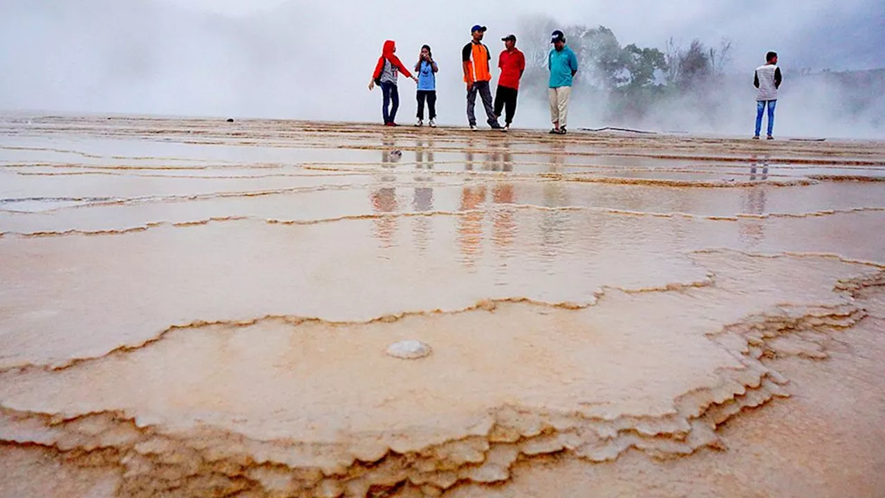 Warga Dilarang Mendekati Area Letusan Gunung Suoh karena Ada Gas Berbahaya