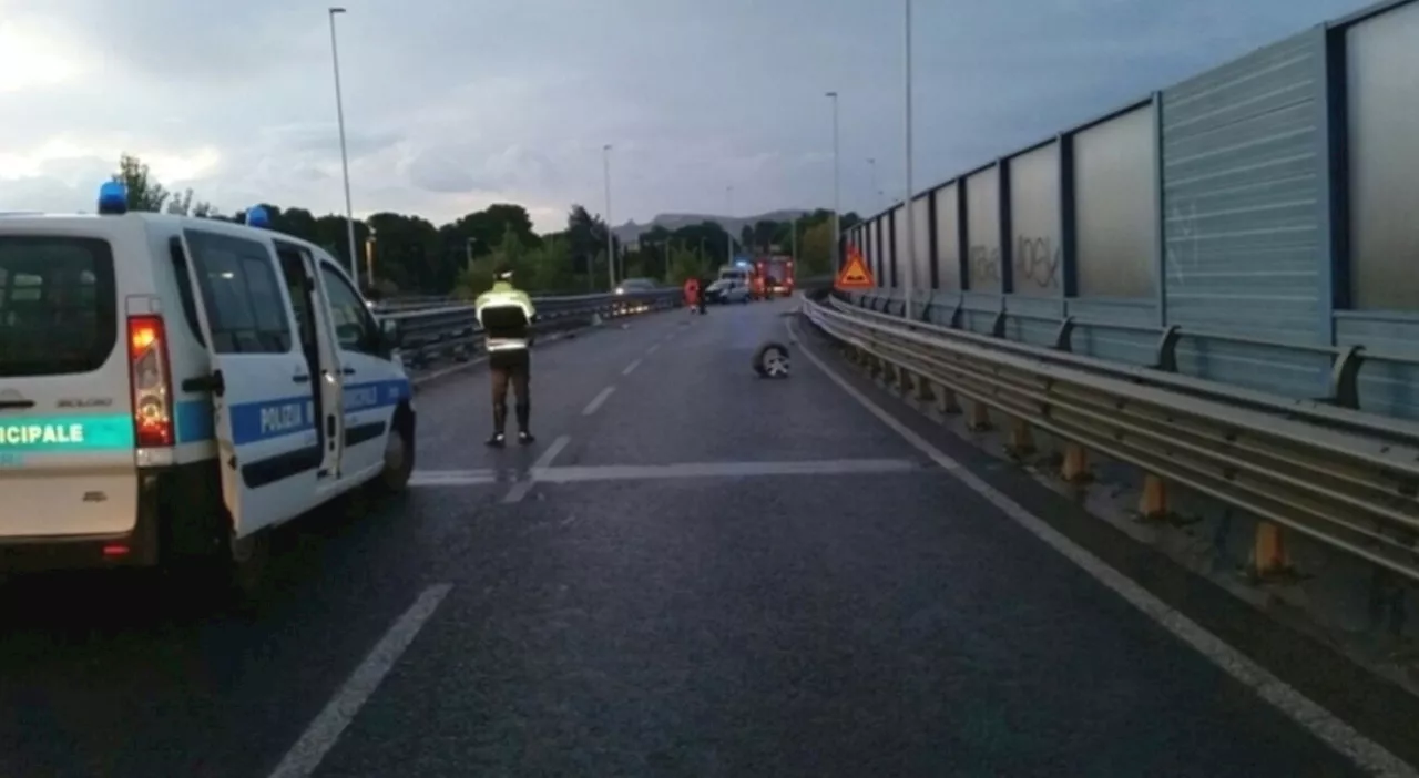 Incidente fra scooter a Giugliano, 41enne morto decapitato: fatale l'impatto con il guardrail