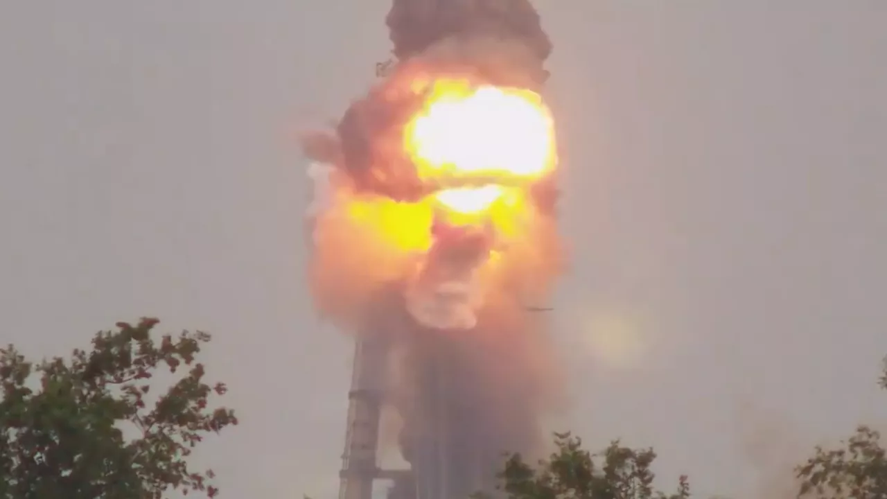 Massive explosion rocks SpaceX Texas facility, Starship engine in flames