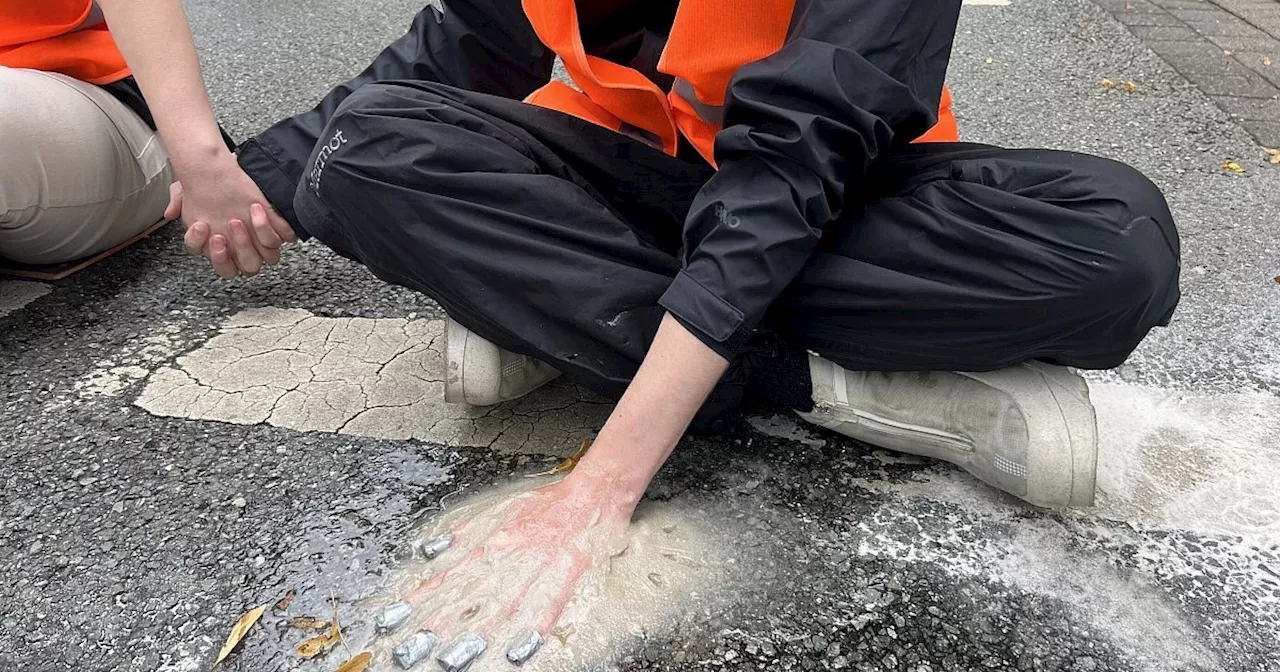 Jetzt wirds teuer: Bielefelder Polizei bittet Klimakleber erstmals zur Kasse