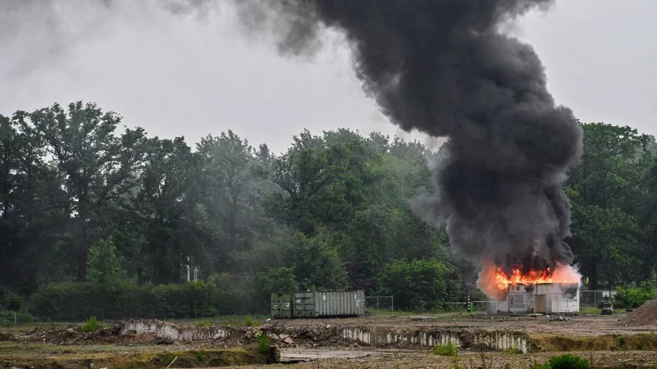 112-nieuws: keet in brand • bestelbus op z'n kant na botsing