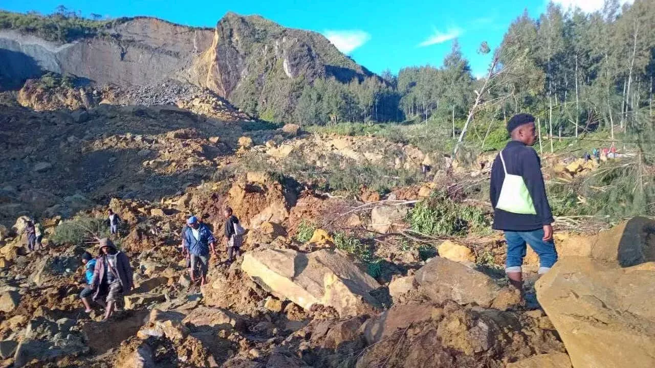 Up to 100 people reportedly killed in Papua New Guinea landslide