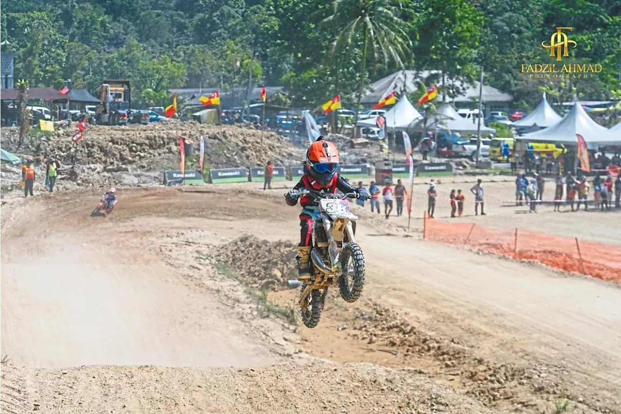 9YO Malaysian girl has a passion for riding dirt bikes