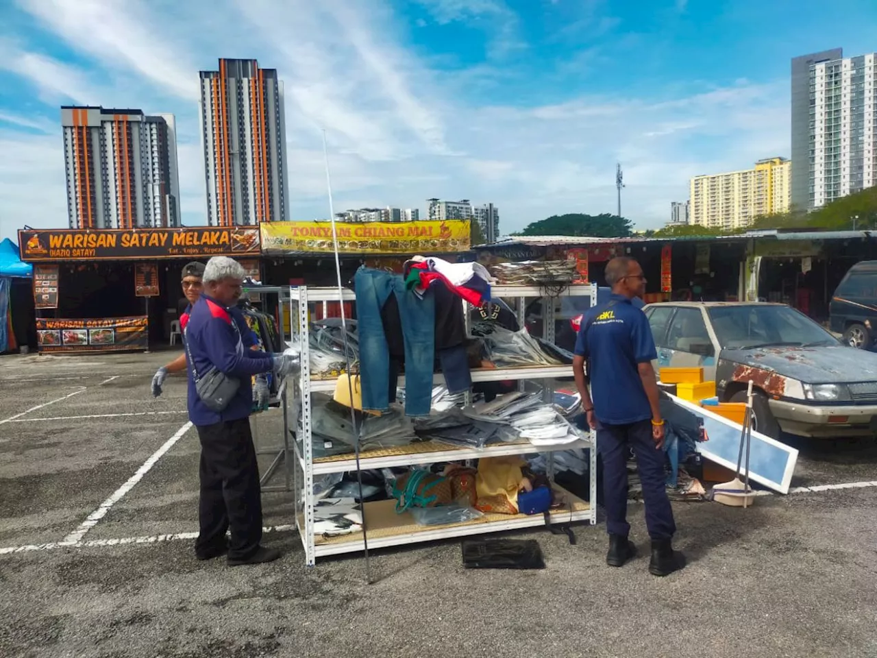 DBKL tears down illegal stalls at Bazaria Wangsa Maju